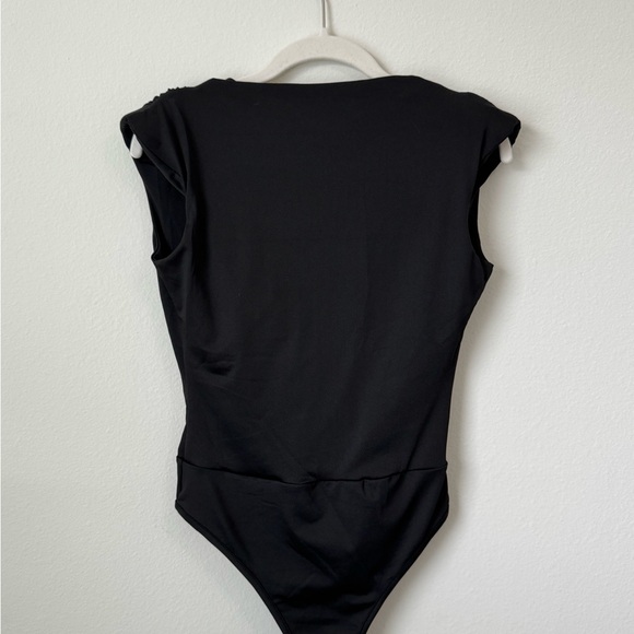 LYANER Deep V Neck Ruched Bodysuit (Small) - Picture 14 of 14
